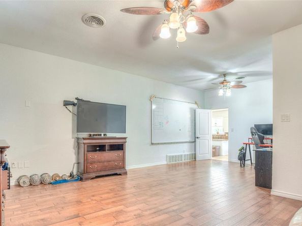 2804  Oak Cliff Lane , Arlington Texas 76012