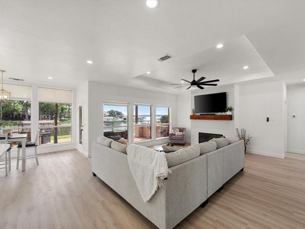 352  Leeward Circle , Azle Texas 76020