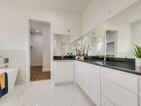 539 W Laureland Road , Dallas Texas 75232