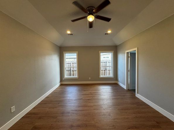 2533  Jonesboro Avenue , Dallas Texas 75228