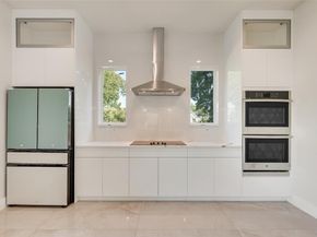 1121  Muncie Avenue , Dallas Texas 75212