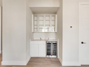 1121  Muncie Avenue , Dallas Texas 75212