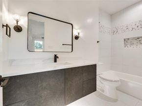 1121  Muncie Avenue , Dallas Texas 75212