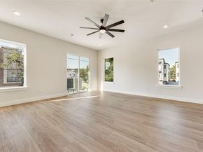 1121  Muncie Avenue , Dallas Texas 75212