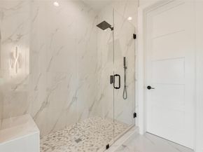 1121  Muncie Avenue , Dallas Texas 75212