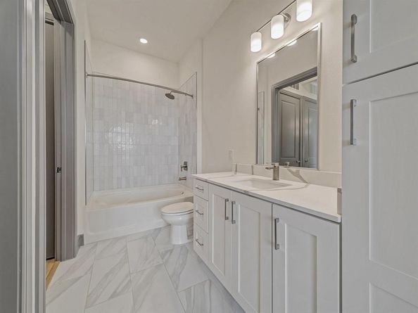 2700  Old Denton Road  3325, Carrollton Texas 75007