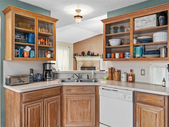 321  Village Parkway , Crowley Texas 76036