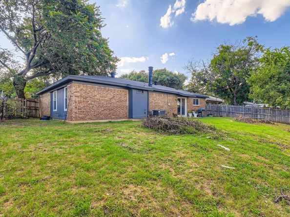 3719  French Wood Drive , Arlington Texas 76016