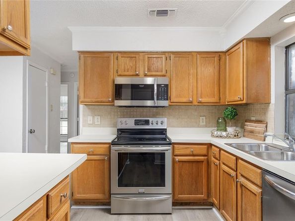 701  Melissa Lane , Garland Texas 75040