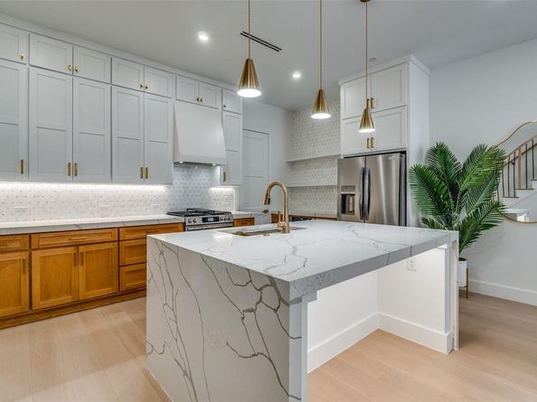 708 W 10th Street  101, Dallas Texas 75208