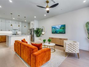 708 W 10th Street  101, Dallas Texas 75208