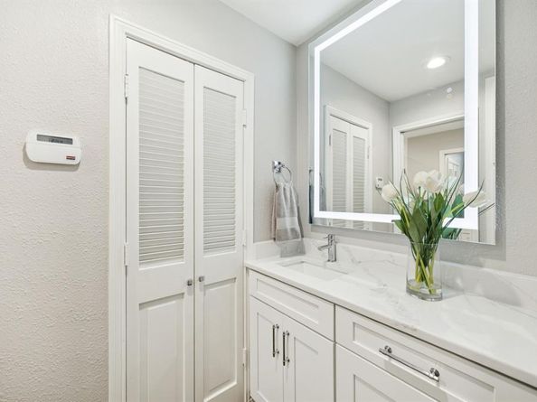 9717  Ravensway Drive , Dallas Texas 75238