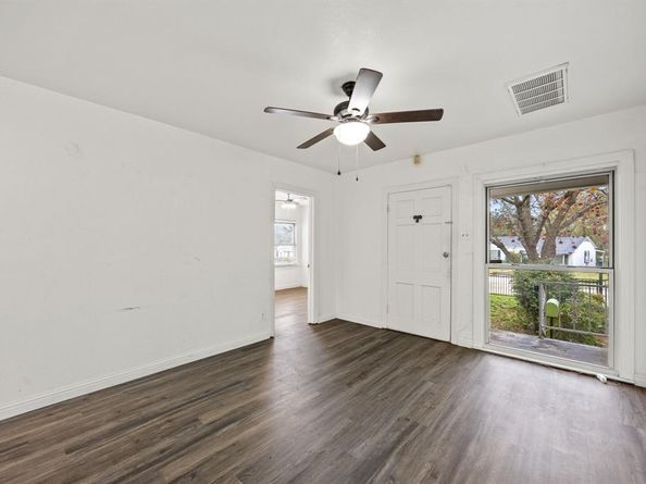 1713  Hemphill Drive , Dallas Texas 75216