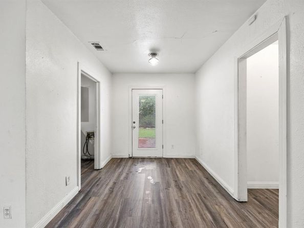 1713  Hemphill Drive , Dallas Texas 75216