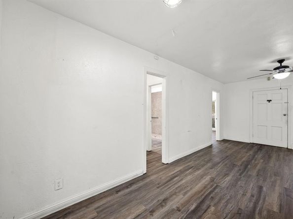 1713  Hemphill Drive , Dallas Texas 75216