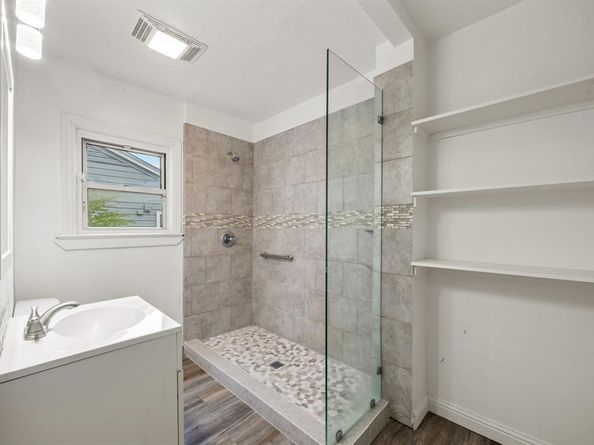 1713  Hemphill Drive , Dallas Texas 75216