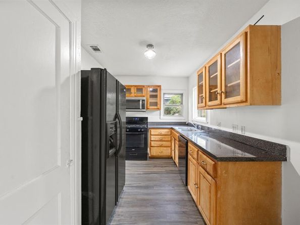 1713  Hemphill Drive , Dallas Texas 75216