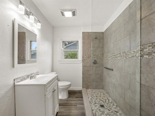 1713  Hemphill Drive , Dallas Texas 75216