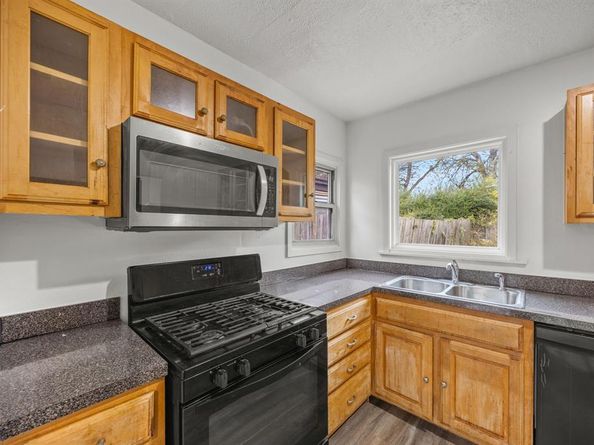 1713  Hemphill Drive , Dallas Texas 75216