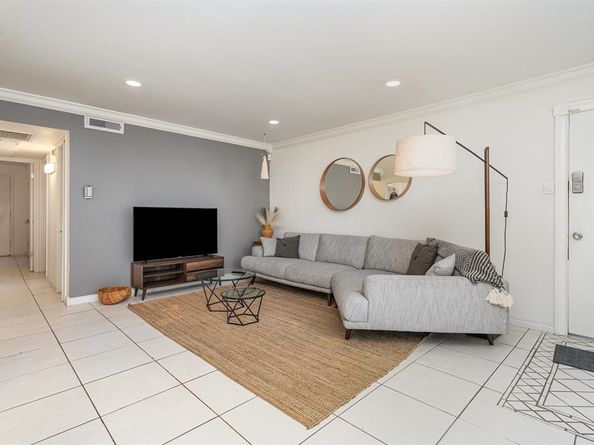 5051  Les Chateaux Drive  138, Dallas Texas 75235