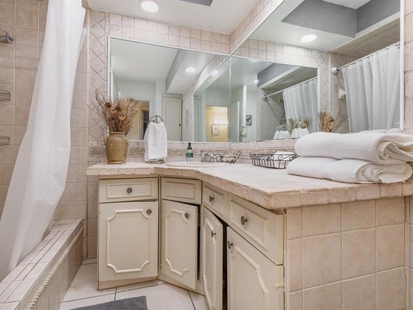 5051  Les Chateaux Drive  138, Dallas Texas 75235