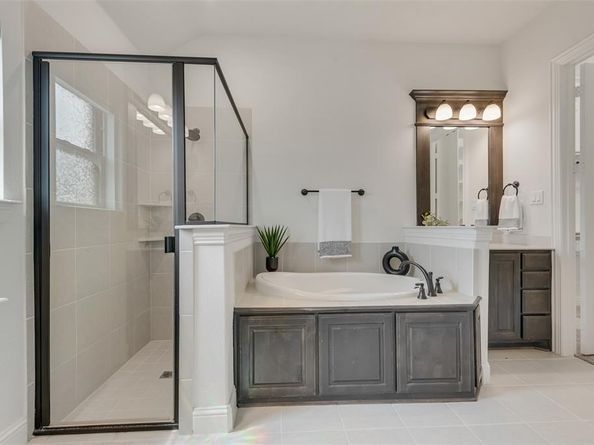 704  Toby Trail , Mansfield Texas 76063