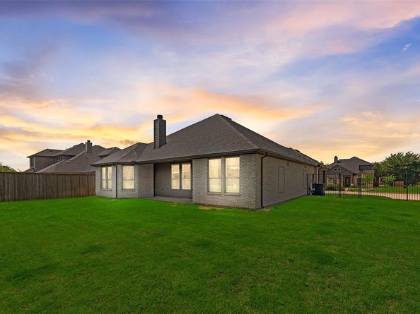 704  Toby Trail , Mansfield Texas 76063