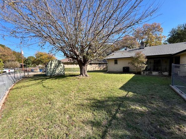 2133  Oak Valley Lane , Dallas Texas 75232