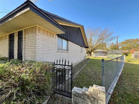 2133  Oak Valley Lane , Dallas Texas 75232