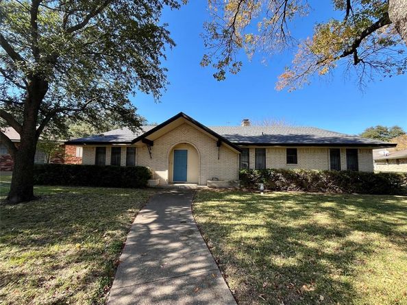 2133  Oak Valley Lane , Dallas Texas 75232