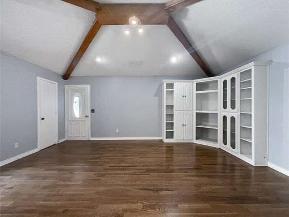 5008  Urban Crest Road , Dallas Texas 75227