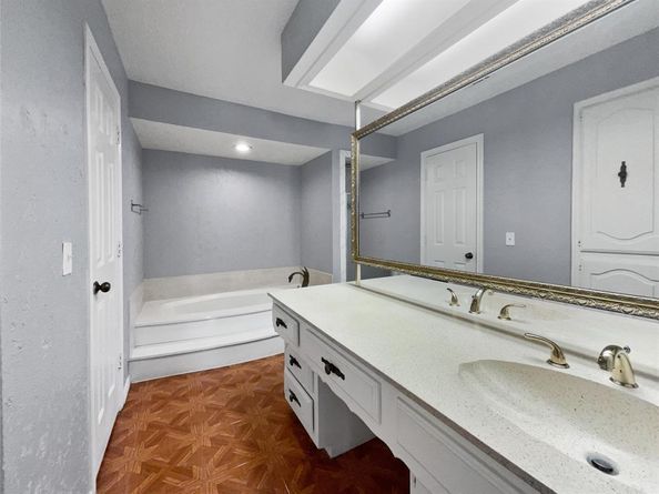 5008  Urban Crest Road , Dallas Texas 75227