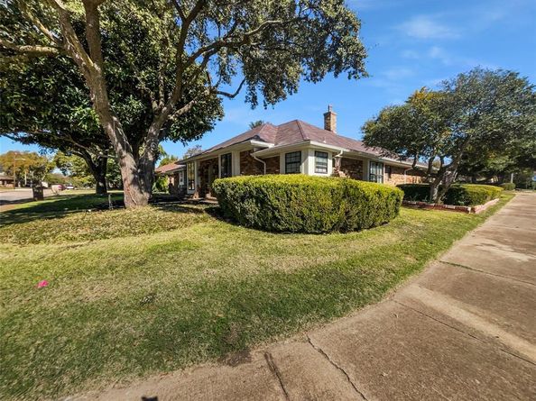 5008  Urban Crest Road , Dallas Texas 75227