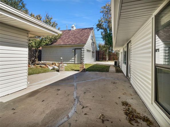 5008  Urban Crest Road , Dallas Texas 75227