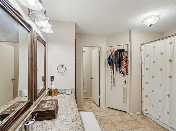 5701  Kingstree Court , Arlington Texas 76017