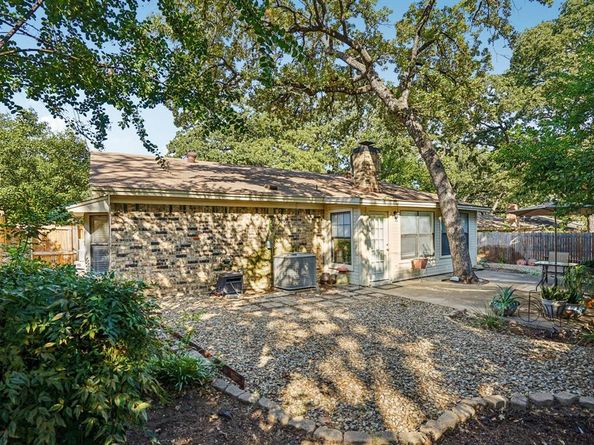 5701  Kingstree Court , Arlington Texas 76017