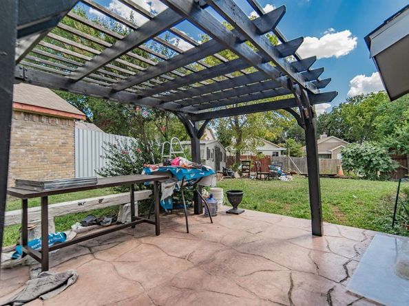 2671  Clayton Oaks Drive , Dallas Texas 75227