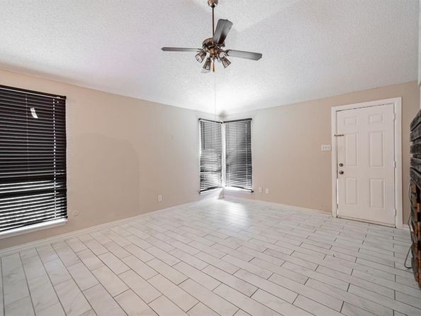 2671  Clayton Oaks Drive , Dallas Texas 75227