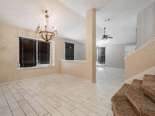 2671  Clayton Oaks Drive , Dallas Texas 75227