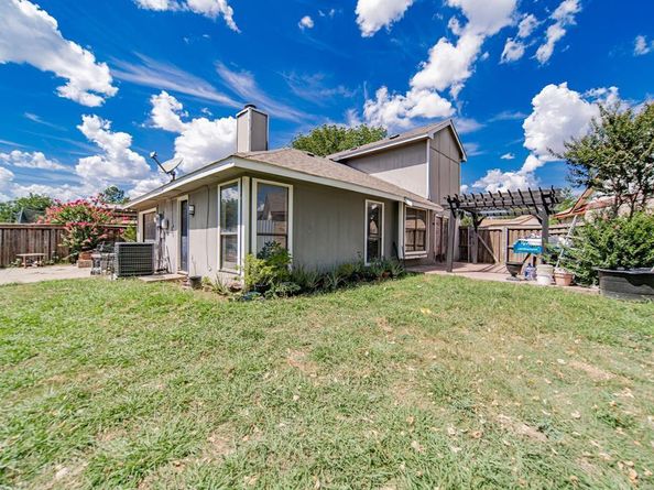 2671  Clayton Oaks Drive , Dallas Texas 75227