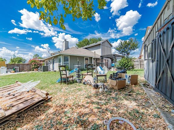 2671  Clayton Oaks Drive , Dallas Texas 75227