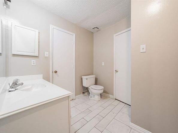 2671  Clayton Oaks Drive , Dallas Texas 75227