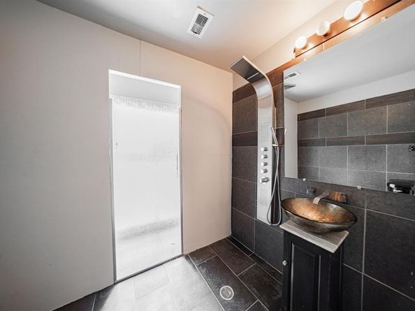 2671  Clayton Oaks Drive , Dallas Texas 75227