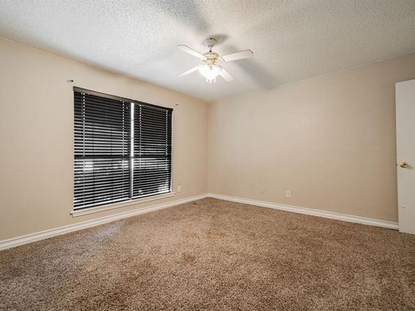 2671  Clayton Oaks Drive , Dallas Texas 75227