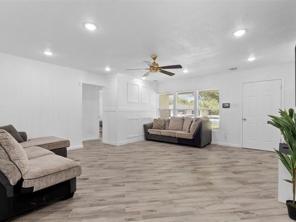 1035  Warden Street , Benbrook Texas 76126