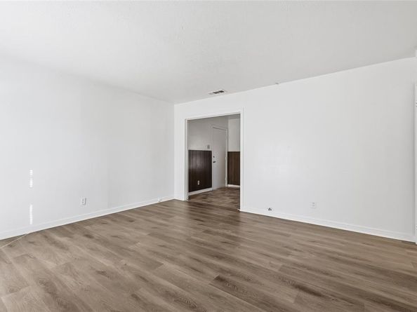 613 W Hammond Street , Lancaster Texas 75146