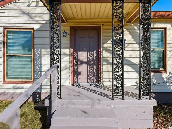 613 W Hammond Street , Lancaster Texas 75146