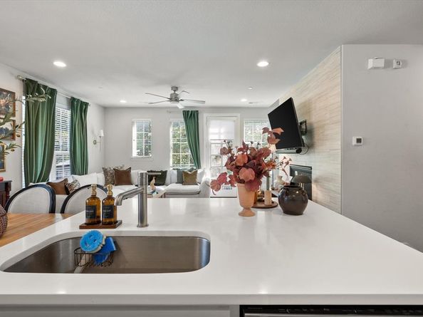 1900  Caddo Street  4, Dallas Texas 75204