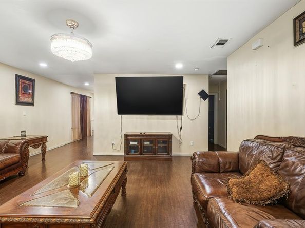 3402  Toronto Street , Dallas Texas 75212