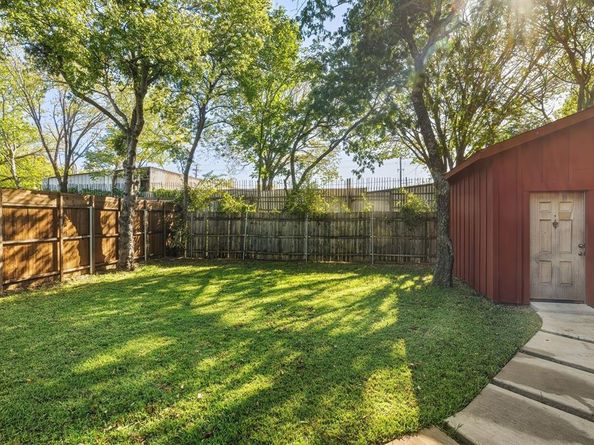 3402  Toronto Street , Dallas Texas 75212